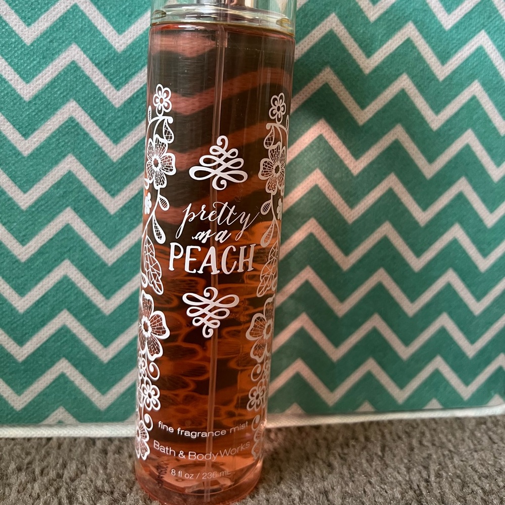 Bath & Body Works Fine Fragrance Mist in Pretty as a Peach